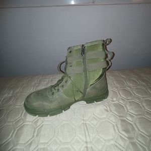 Fall sale Cape Robbin Boots Green Size 9